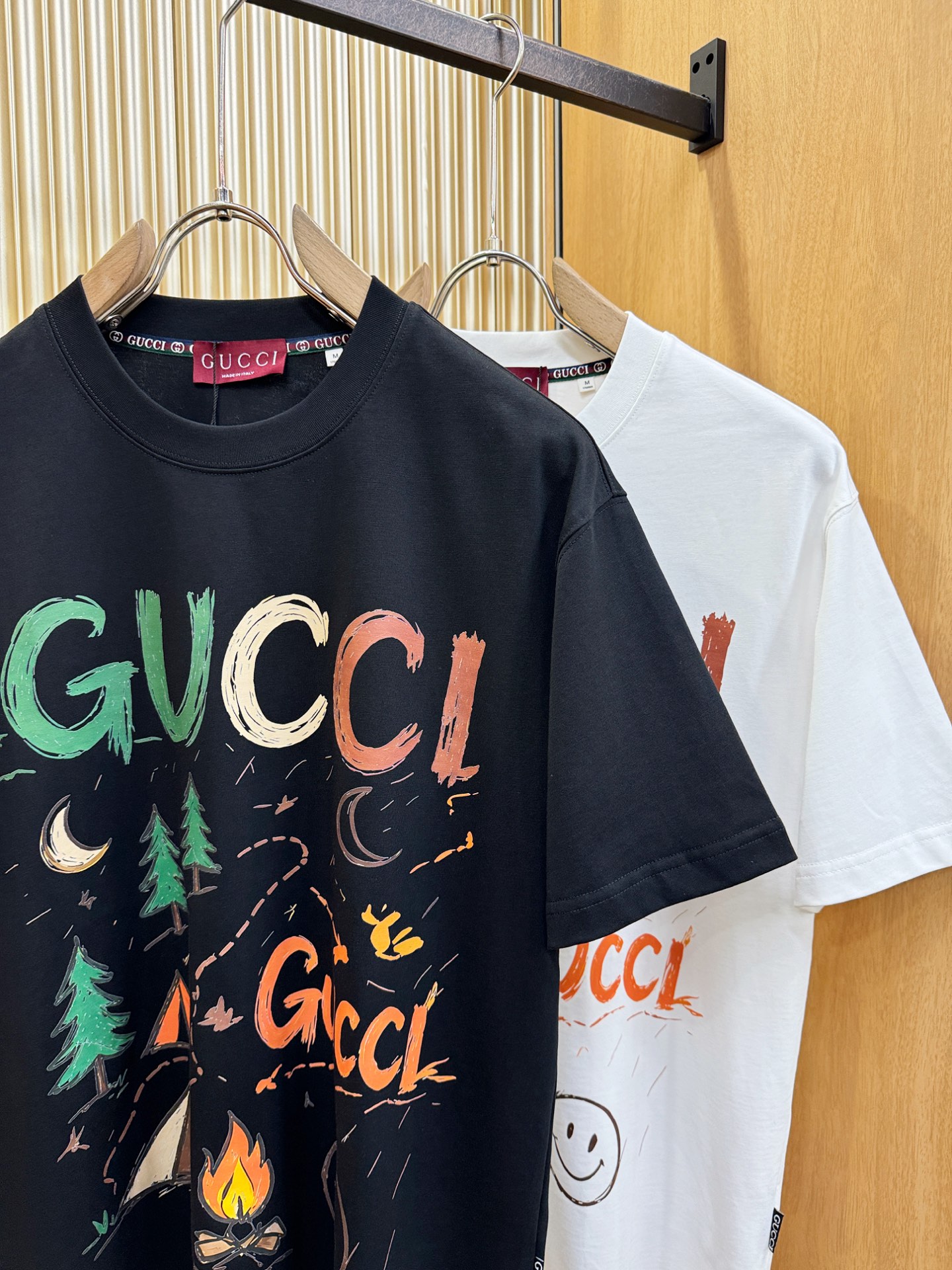 Gucci古奇2026新款短袖T恤！男女同款！走秀图案时尚休闲短袖T恤衫！设计logo设计！极具设计精选客供面料，手感柔