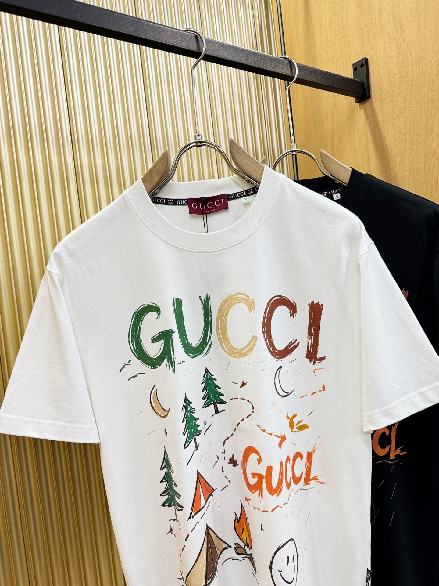 Gucci古奇2026新款短袖T恤！男女同款！走秀图案时尚休闲短袖T恤衫！设计logo设计！极具设计精选客供面料，手感柔