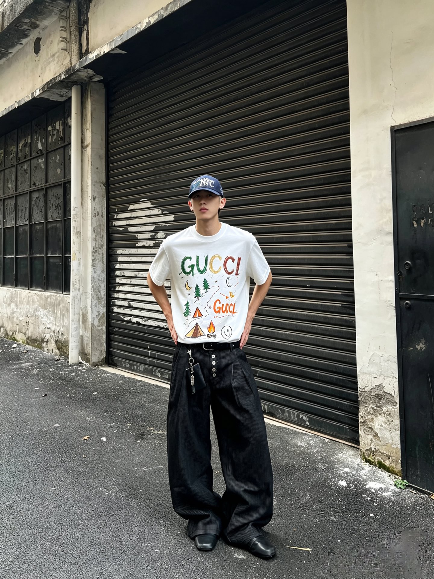 Gucci古奇2026新款短袖T恤!男女同款!走秀图案时尚休闲短袖T恤衫!设计logo设计!极具设计精选客供面料,手感柔 Gucci古奇2026新款短袖T恤!男女同款!走秀图案时尚休闲短袖T恤衫!设计logo设计!极具设计精选客供面料,手感柔