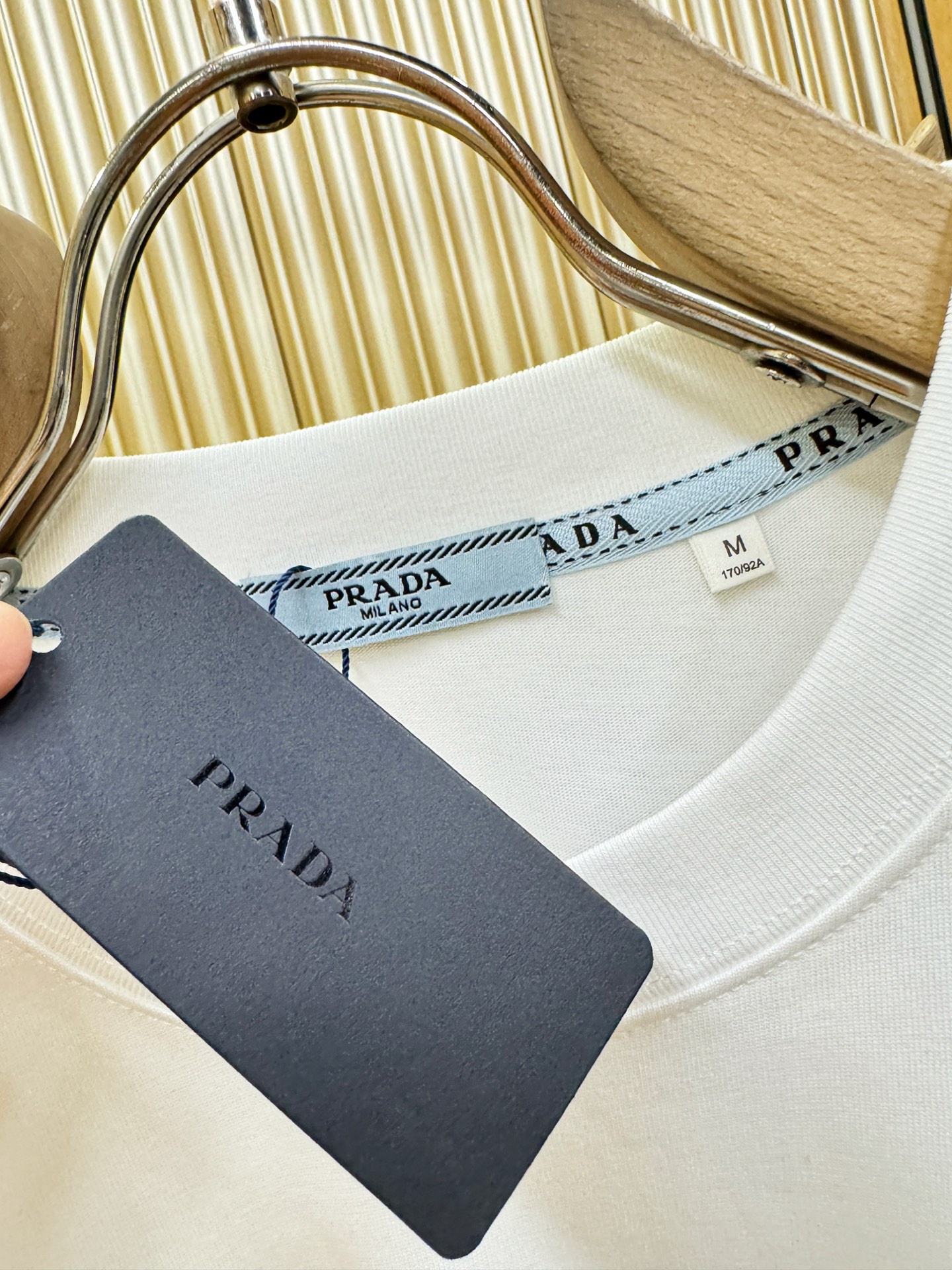 PRADA 普拉达 2026新款短袖T恤！男女同款！走秀图案时尚休闲短袖T恤衫！设计logo设计！极具设计精选客供面料，