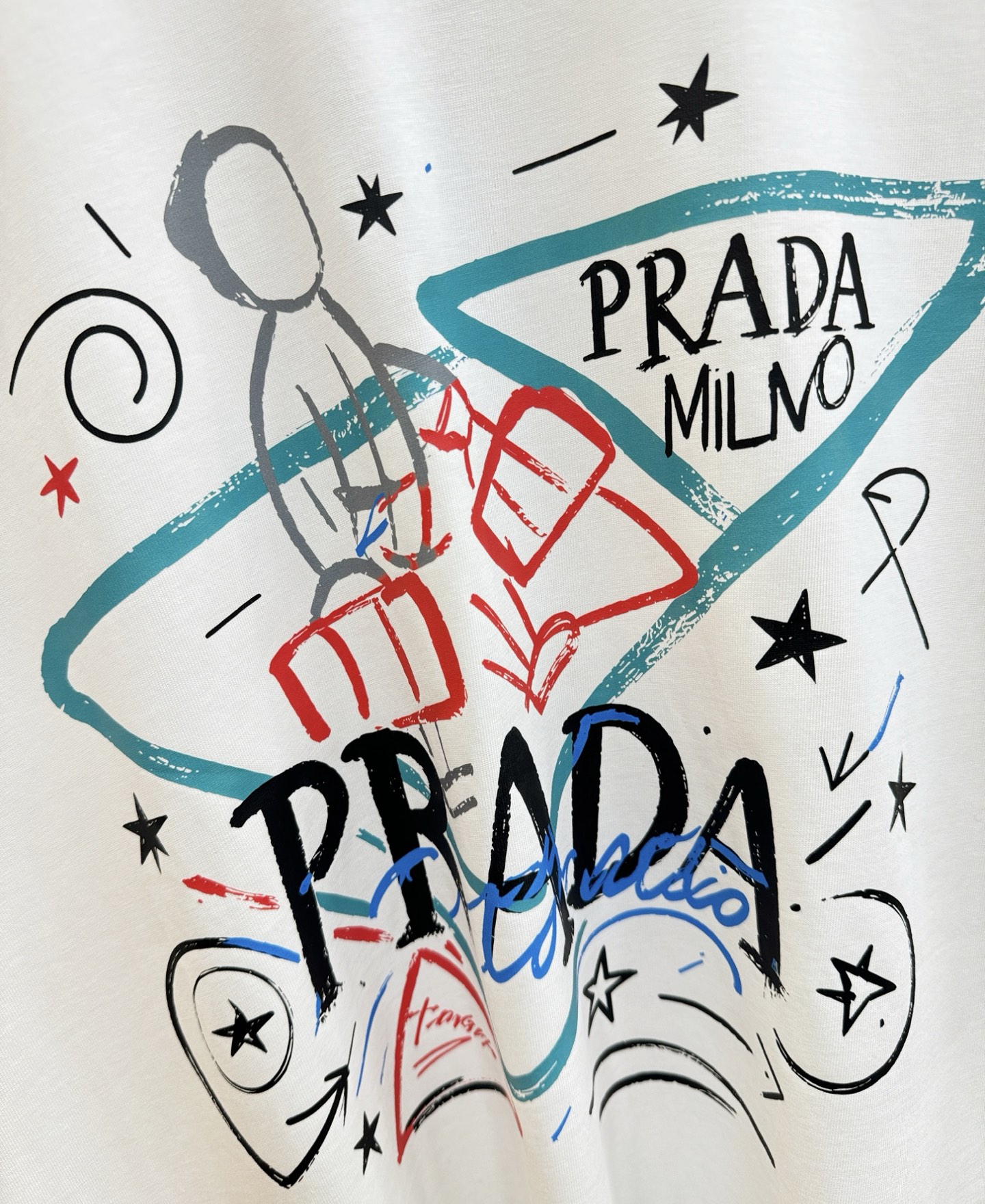 PRADA 普拉达 2026新款短袖T恤！男女同款！走秀图案时尚休闲短袖T恤衫！设计logo设计！极具设计精选客供面料，