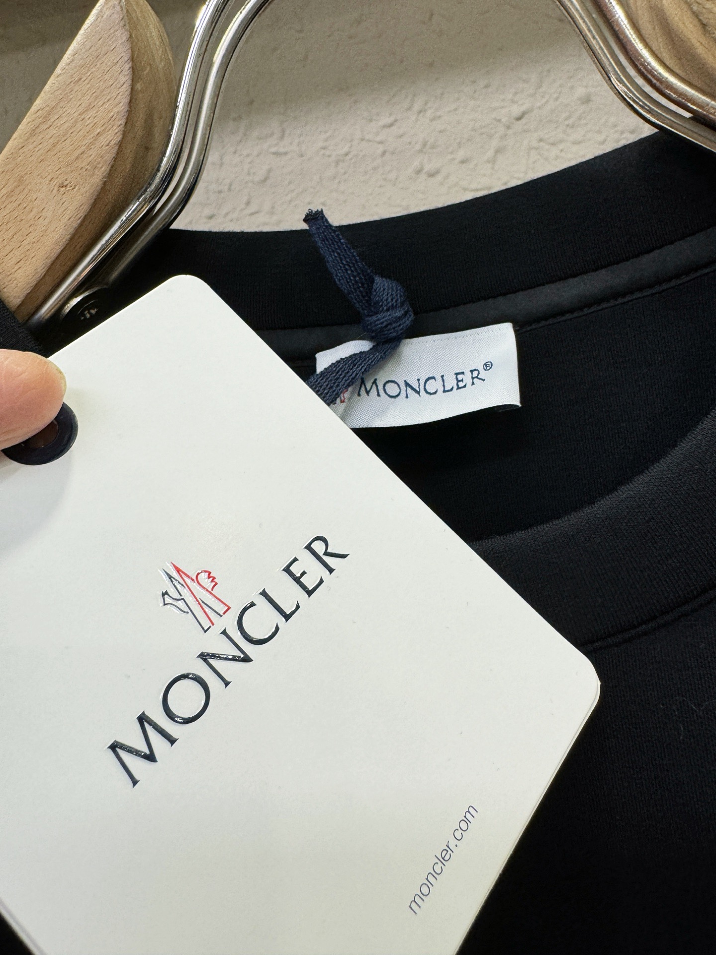 Moncler蒙口 2026新品 专柜同步新款卫衣，经典Logo设计，三标齐全，百搭款 官网同步发售 柔软细腻 亲肤感极