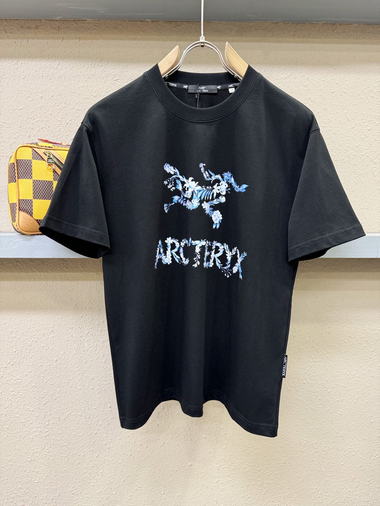 ARC‘TERYX/始祖鸟 2026新款短袖T恤！男女同款！走秀图案时尚休闲短袖T恤衫！设计logo设计！极具设计精选客