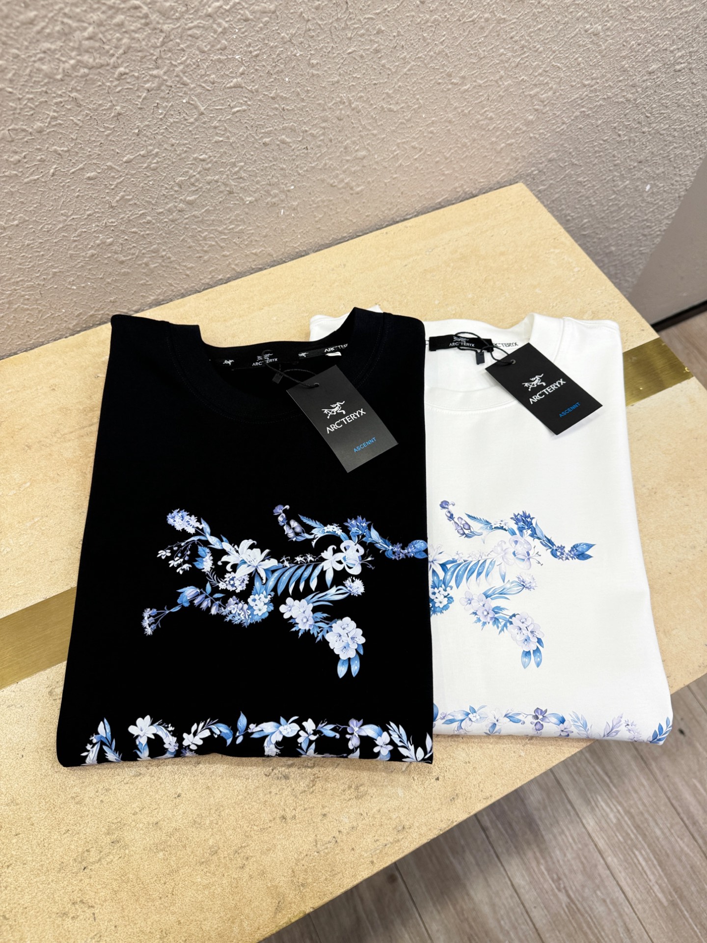 ARC‘TERYX/始祖鸟 2026新款短袖T恤！男女同款！走秀图案时尚休闲短袖T恤衫！设计logo设计！极具设计精选客