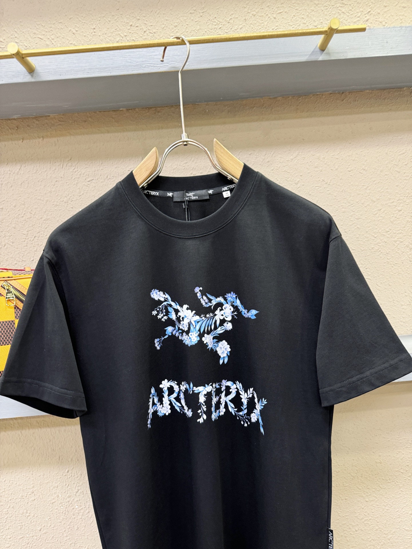 ARC‘TERYX/始祖鸟 2026新款短袖T恤！男女同款！走秀图案时尚休闲短袖T恤衫！设计logo设计！极具设计精选客