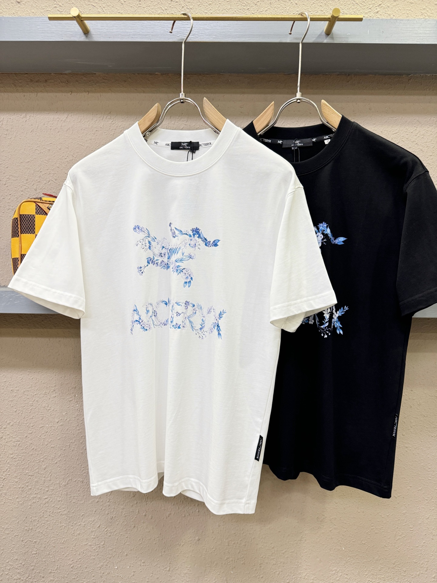 ARC‘TERYX/始祖鸟 2026新款短袖T恤！男女同款！走秀图案时尚休闲短袖T恤衫！设计logo设计！极具设计精选客
