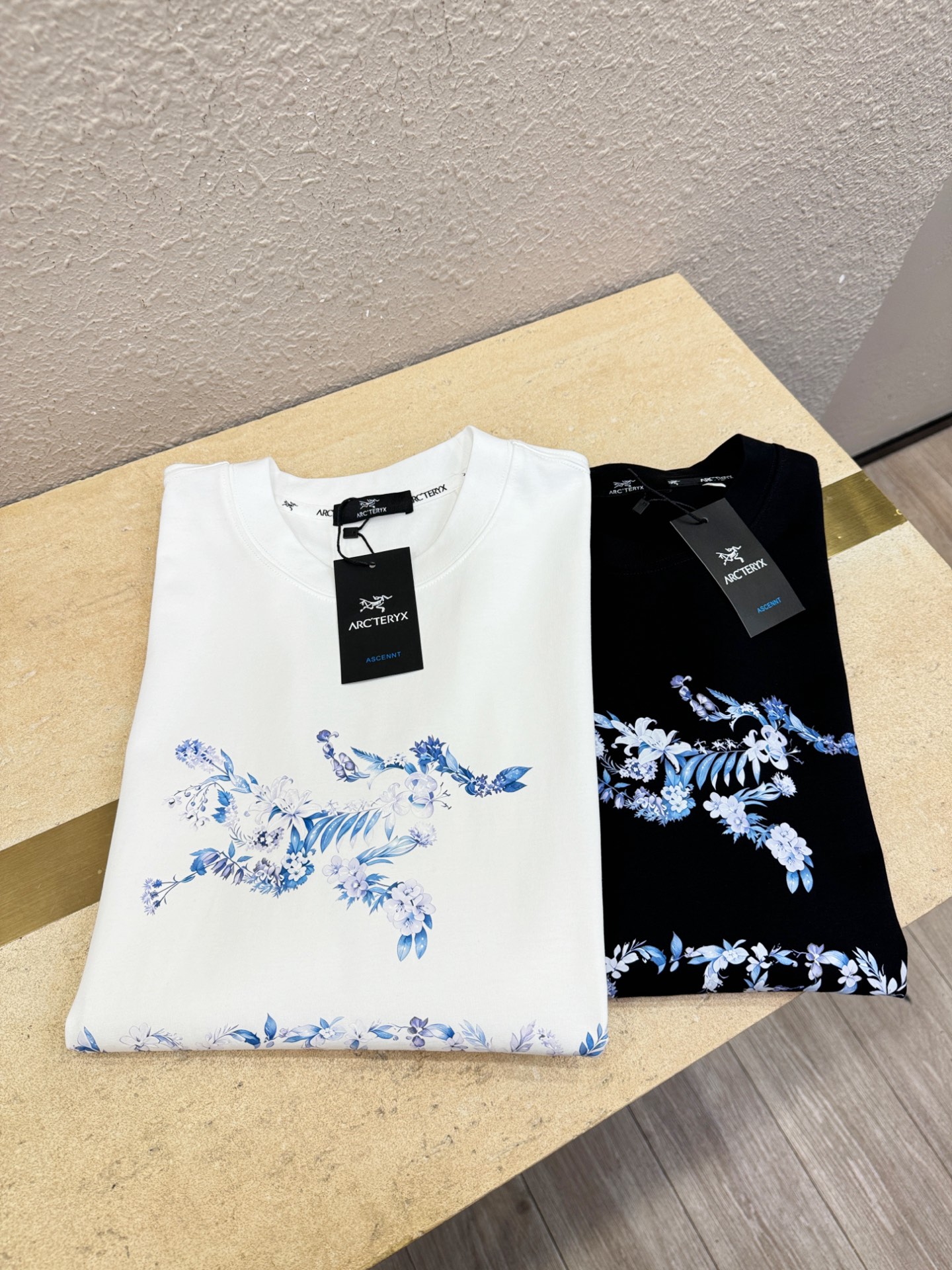 ARC‘TERYX/始祖鸟 2026新款短袖T恤！男女同款！走秀图案时尚休闲短袖T恤衫！设计logo设计！极具设计精选客
