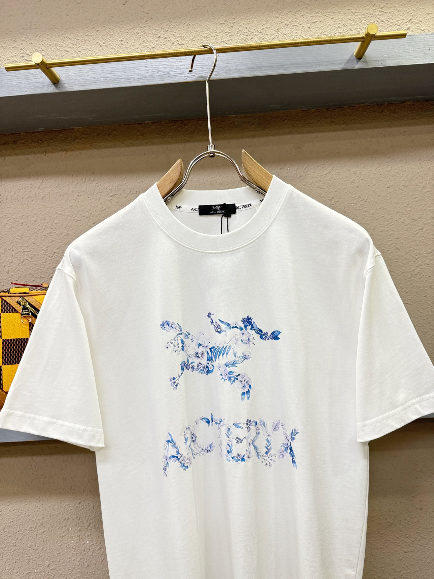 ARC‘TERYX/始祖鸟 2026新款短袖T恤！男女同款！走秀图案时尚休闲短袖T恤衫！设计logo设计！极具设计精选客