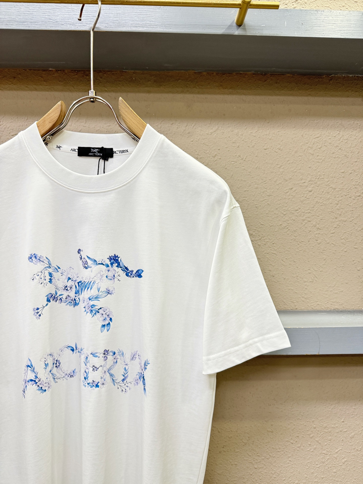 ARC‘TERYX/始祖鸟 2026新款短袖T恤！男女同款！走秀图案时尚休闲短袖T恤衫！设计logo设计！极具设计精选客