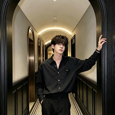 VALENTINO华伦天奴 2026新款衬衣,贸易公司渠道稀出,领先官网发售!经典休闲衬衫搭配独特的设计,简洁干净、经 VALENTINO华伦天奴 2026新款衬衣,贸易公司渠道稀出,领先官网发售!经典休闲衬衫搭配独特的设计,简洁干净、经