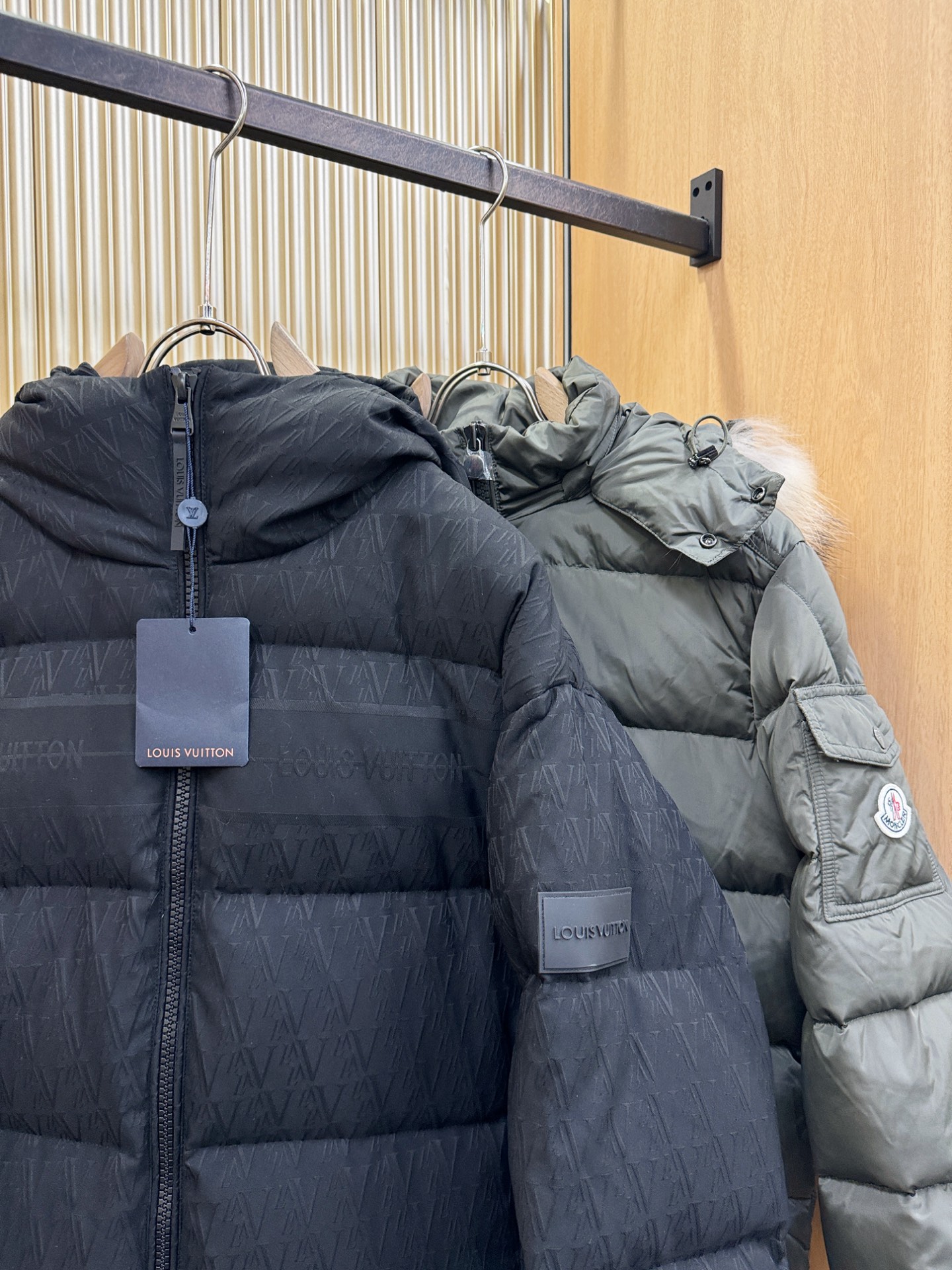 LV路易威登 2026新款羽绒服秀场新品，品相非常完美，专柜高科技防水面料，内里90%白鹅绒填充，舒适保暖，色泽饱满诱人