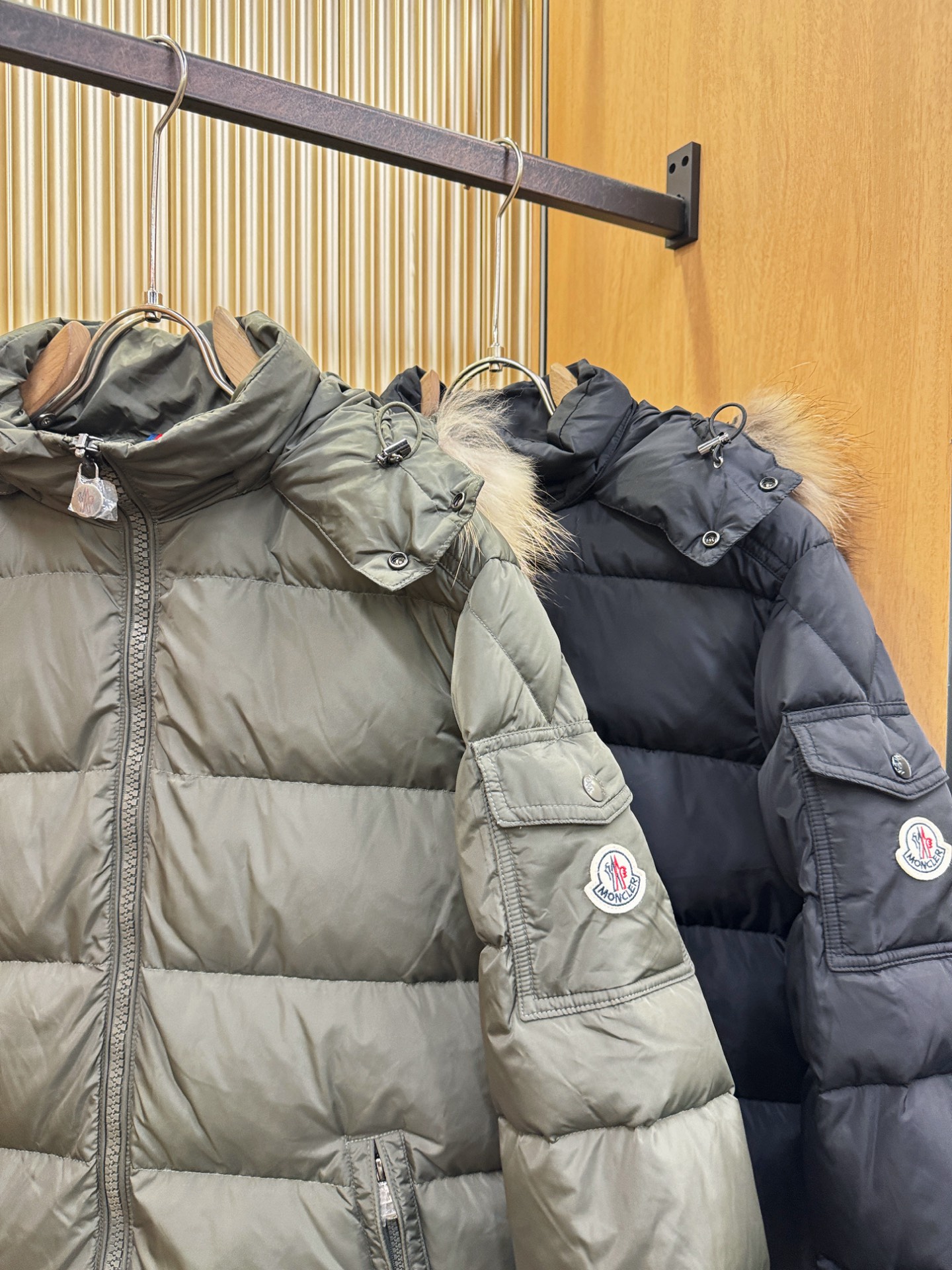 Moncler蒙口 2026新款羽绒服秀场新品，品相非常完美，专柜高科技防水面料，内里90%白鹅绒填充，舒适保暖，色泽饱