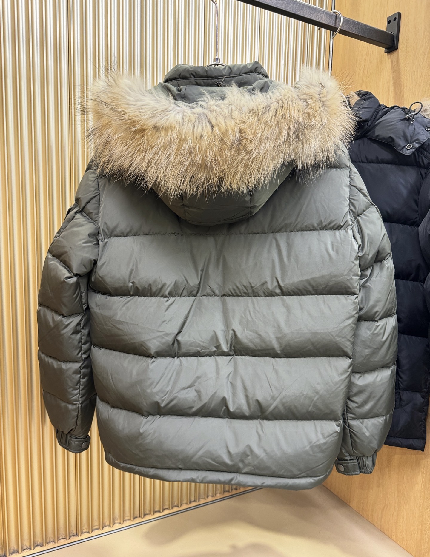 Moncler蒙口 2026新款羽绒服秀场新品，品相非常完美，专柜高科技防水面料，内里90%白鹅绒填充，舒适保暖，色泽饱
