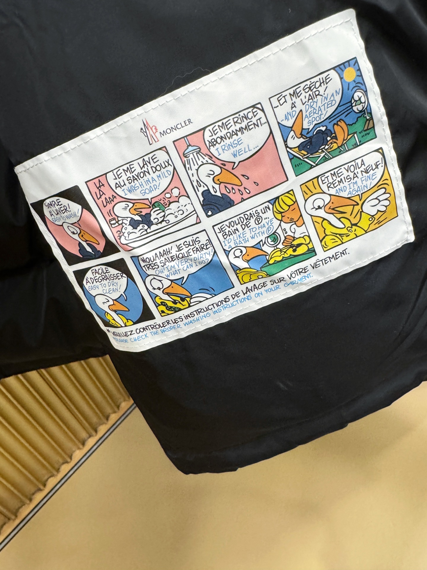 Moncler蒙口 2026新款羽绒服秀场新品，品相非常完美，专柜高科技防水面料，内里90%白鹅绒填充，舒适保暖，色泽饱