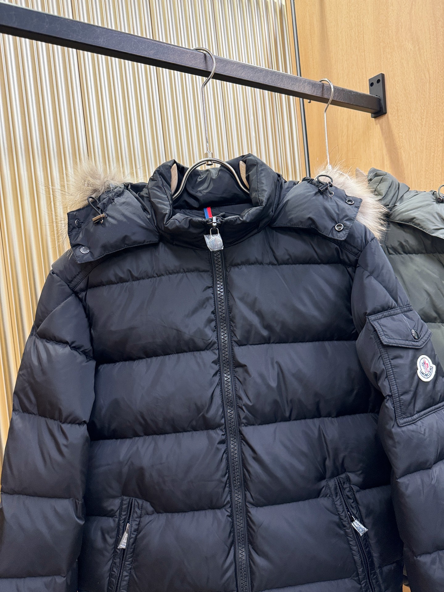Moncler蒙口 2026新款羽绒服秀场新品，品相非常完美，专柜高科技防水面料，内里90%白鹅绒填充，舒适保暖，色泽饱