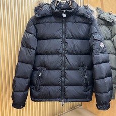 Moncler蒙口 2026新款羽绒服秀场新品,品相非常完美,专柜高科技防水面料,内里90%白鹅绒填充,舒适保暖,色泽饱 Moncler蒙口 2026新款羽绒服秀场新品,品相非常完美,专柜高科技防水面料,内里90%白鹅绒填充,舒适保暖,色泽饱