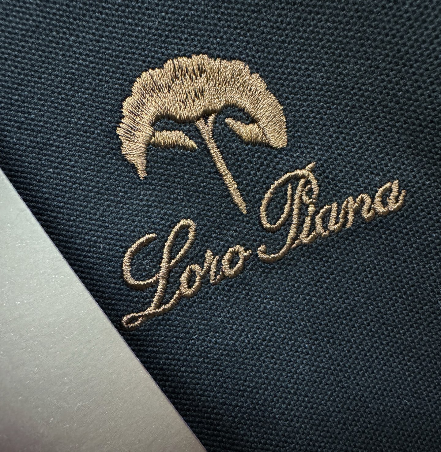 Loro Piana诺悠翩雅 2026秋季新品，官网同步 经典大气百搭Polo领长袖T恤，顶级原版面料，质感细腻 超柔软