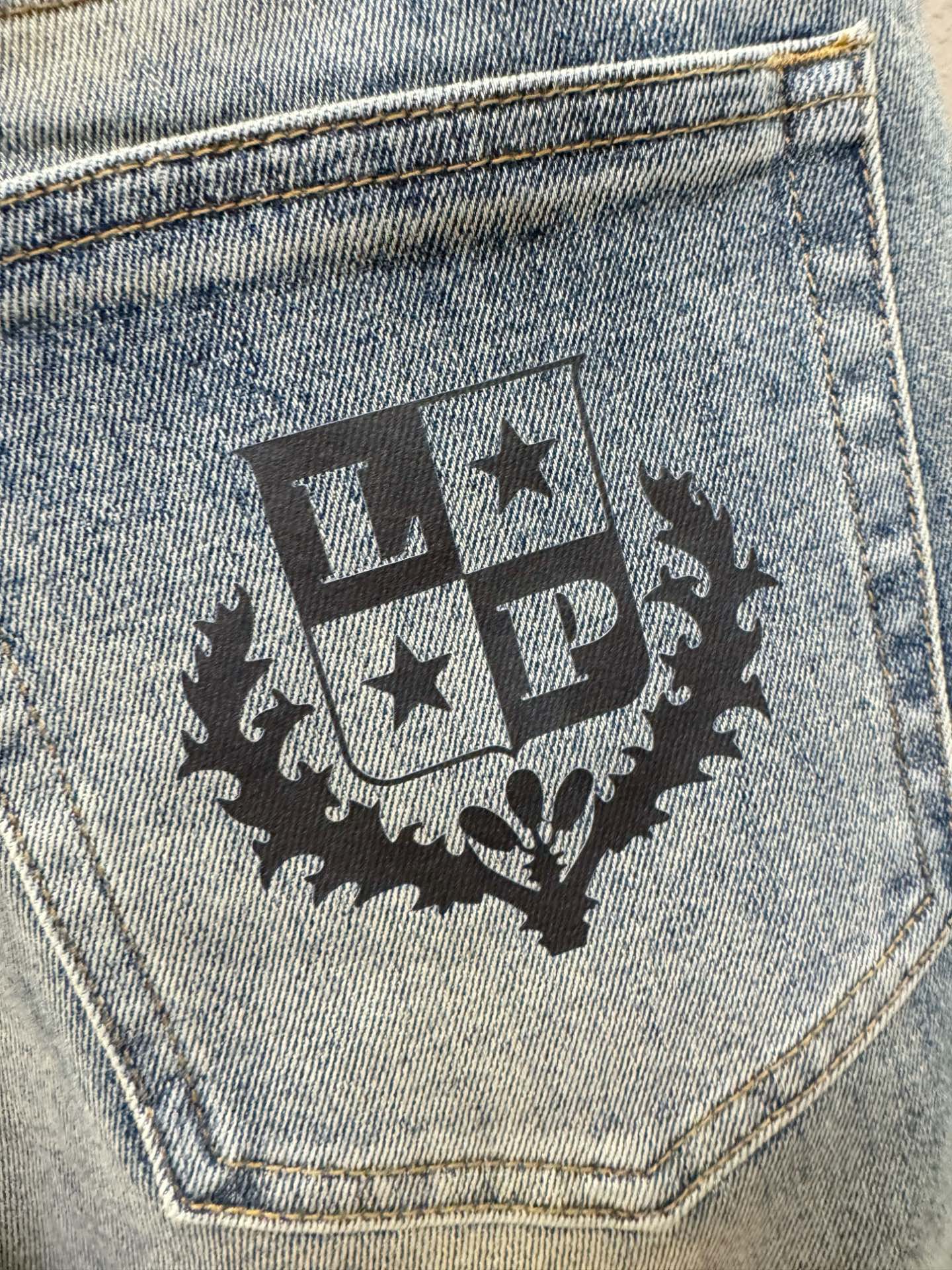 Loro Piana诺悠翩雅 专柜新品，原版牛仔裤 原版重工打造，品牌经典LOGO设计，三标齐全！原版五金辅料。专柜定制
