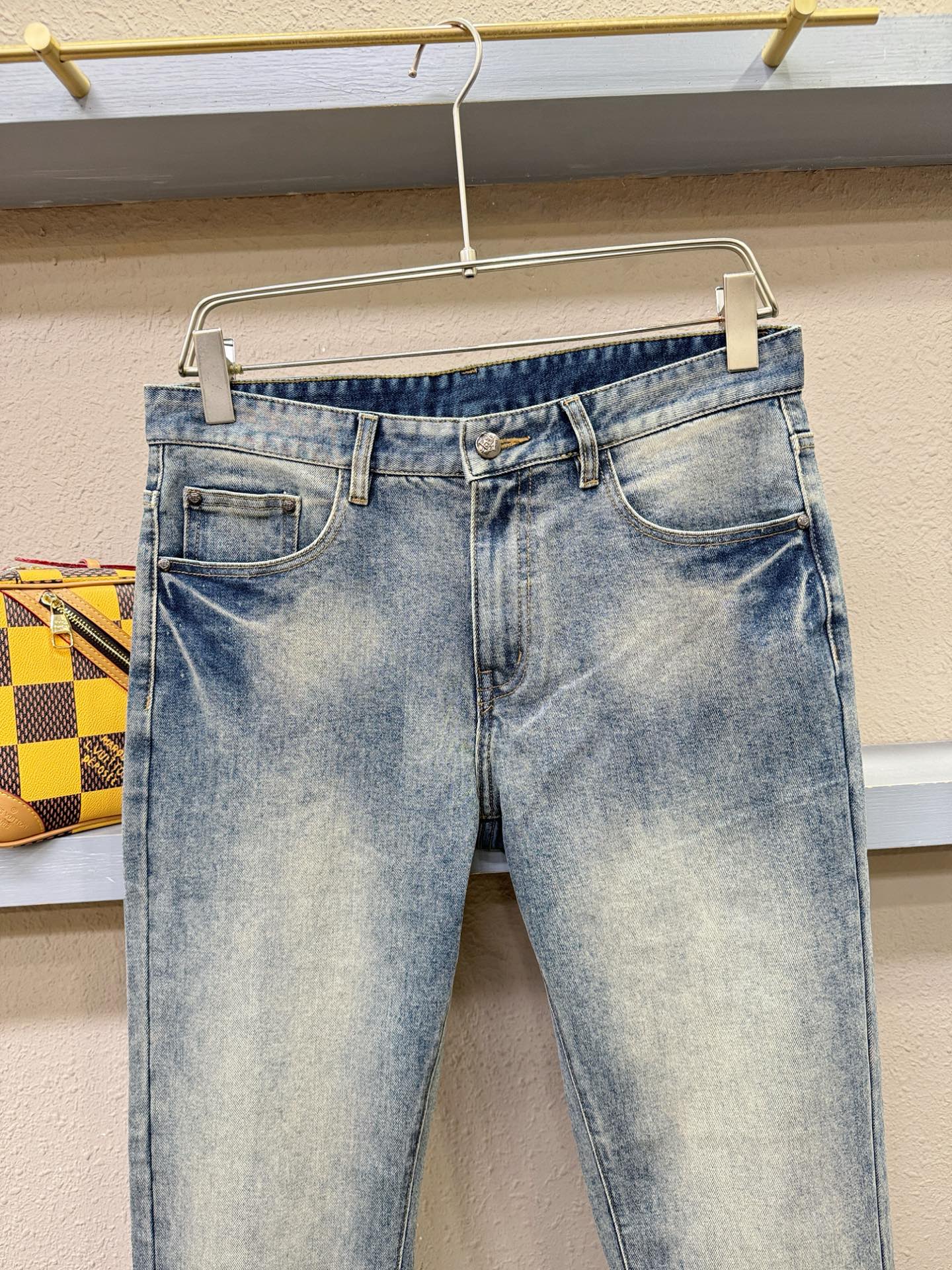 Loro Piana诺悠翩雅 专柜新品，原版牛仔裤 原版重工打造，品牌经典LOGO设计，三标齐全！原版五金辅料。专柜定制