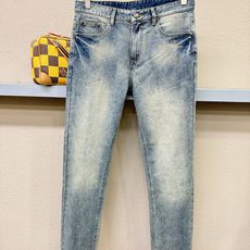 Loro Piana诺悠翩雅 专柜新品,原版牛仔裤 原版重工打造,品牌经典LOGO设计,三标齐全!原版五金辅料。专柜定制 Loro Piana诺悠翩雅 专柜新品,原版牛仔裤 原版重工打造,品牌经典LOGO设计,三标齐全!原版五金辅料。专柜定制
