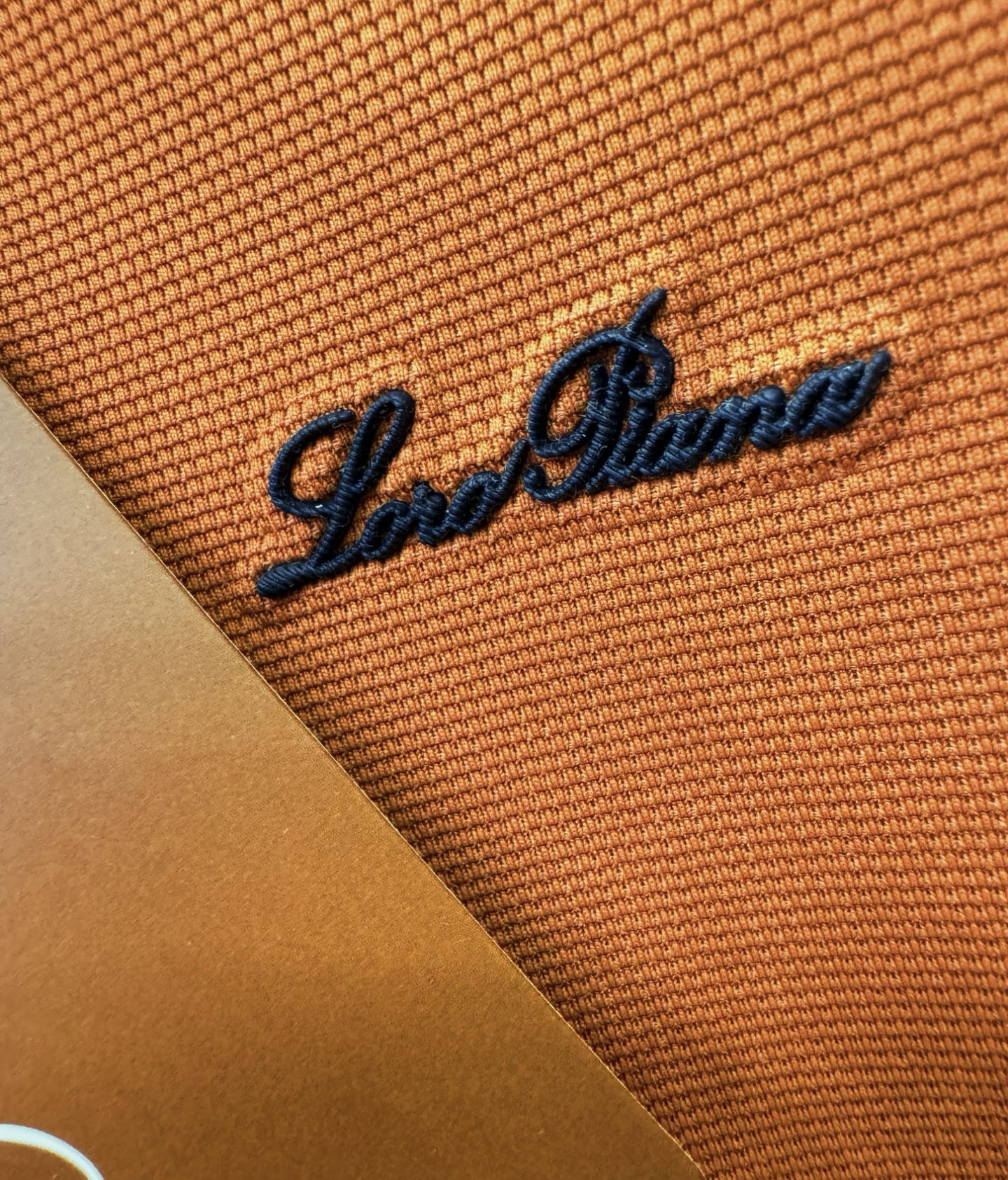 Loro Piana诺悠翩雅 专柜新品，原版牛仔裤 原版重工打造，品牌经典LOGO设计，三标齐全！原版五金辅料。专柜定制