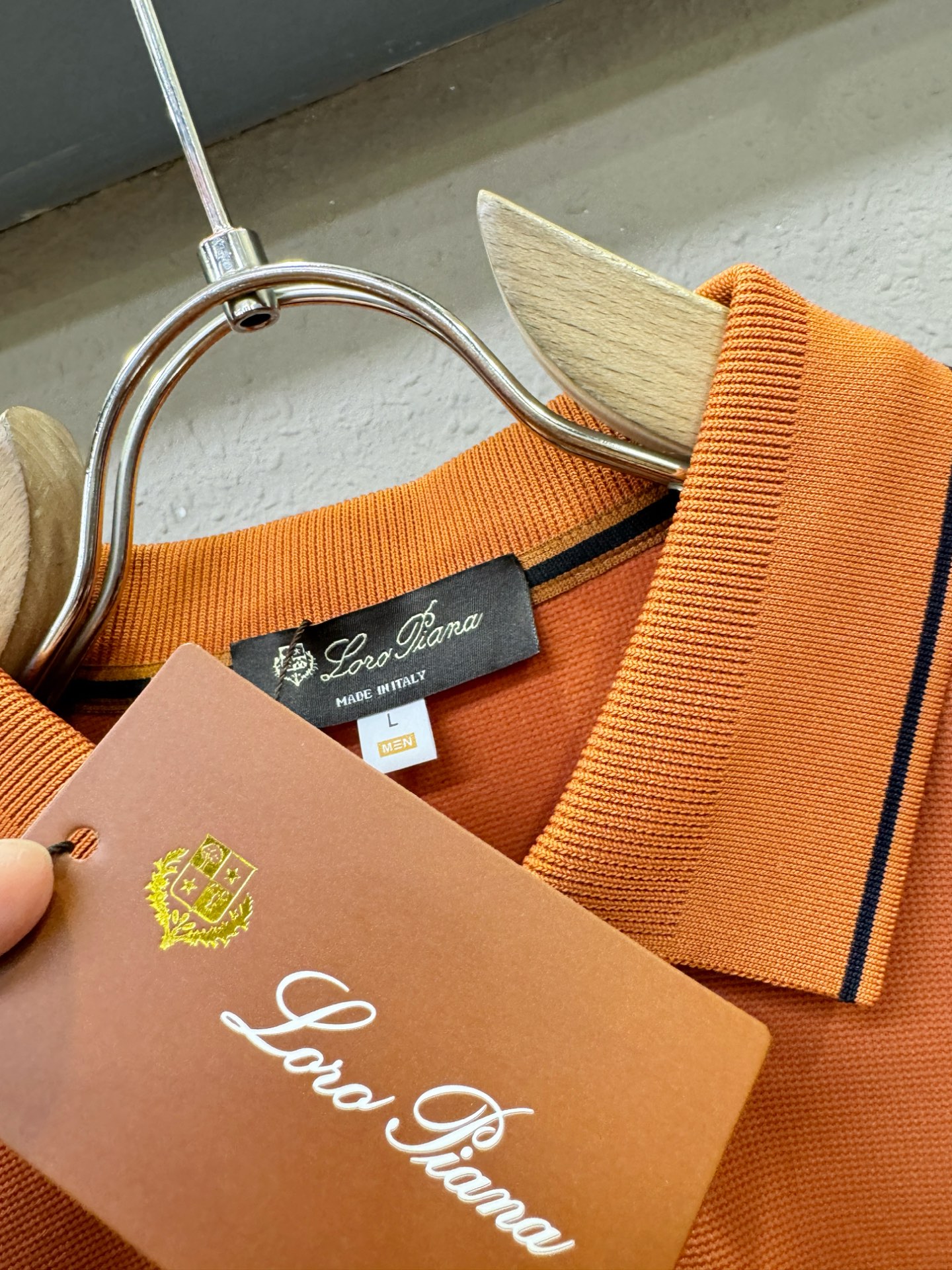 Loro Piana诺悠翩雅 专柜新品，原版牛仔裤 原版重工打造，品牌经典LOGO设计，三标齐全！原版五金辅料。专柜定制