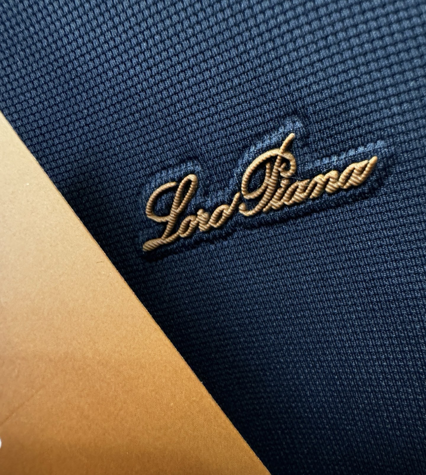 Loro Piana诺悠翩雅 专柜新品，原版牛仔裤 原版重工打造，品牌经典LOGO设计，三标齐全！原版五金辅料。专柜定制