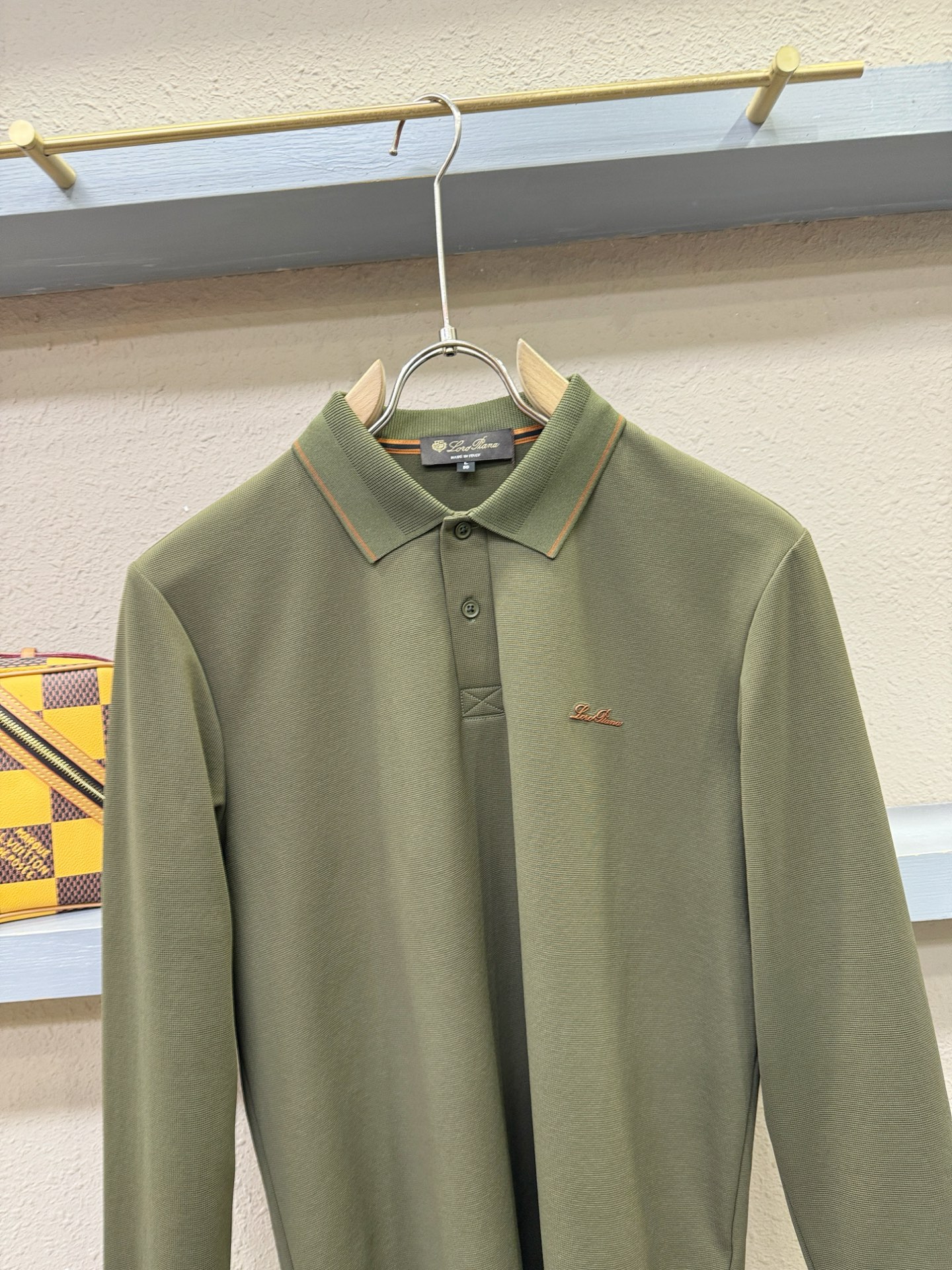 Loro Piana诺悠翩雅 专柜新品，原版牛仔裤 原版重工打造，品牌经典LOGO设计，三标齐全！原版五金辅料。专柜定制