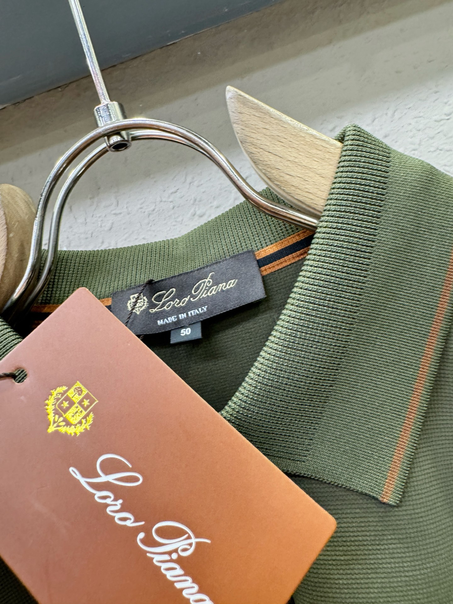 Loro Piana诺悠翩雅 专柜新品，原版牛仔裤 原版重工打造，品牌经典LOGO设计，三标齐全！原版五金辅料。专柜定制