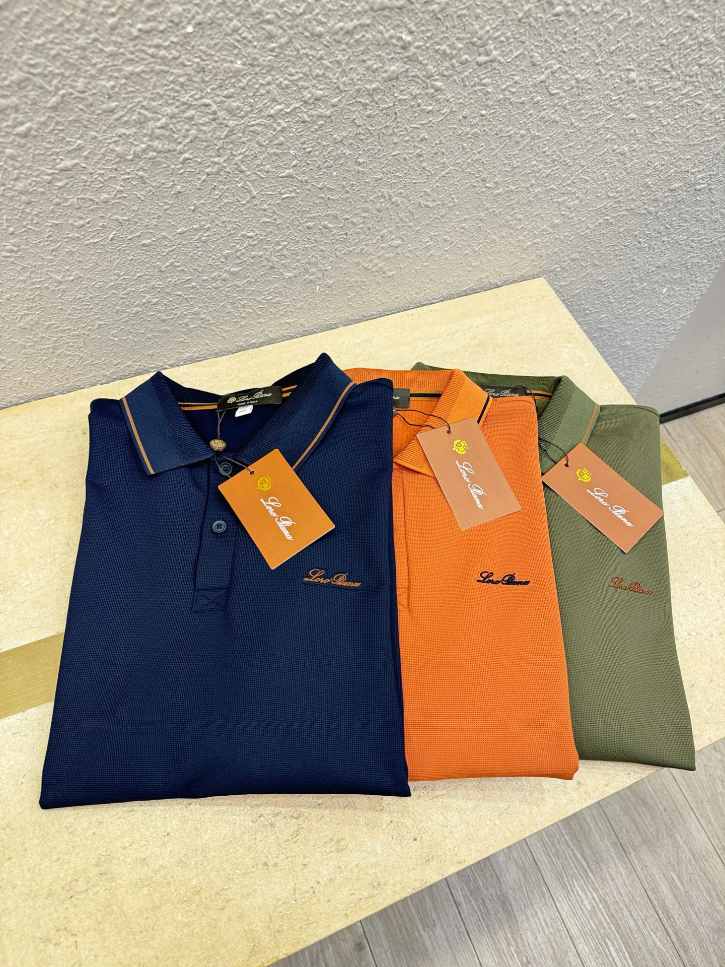 Loro Piana诺悠翩雅 专柜新品，原版牛仔裤 原版重工打造，品牌经典LOGO设计，三标齐全！原版五金辅料。专柜定制