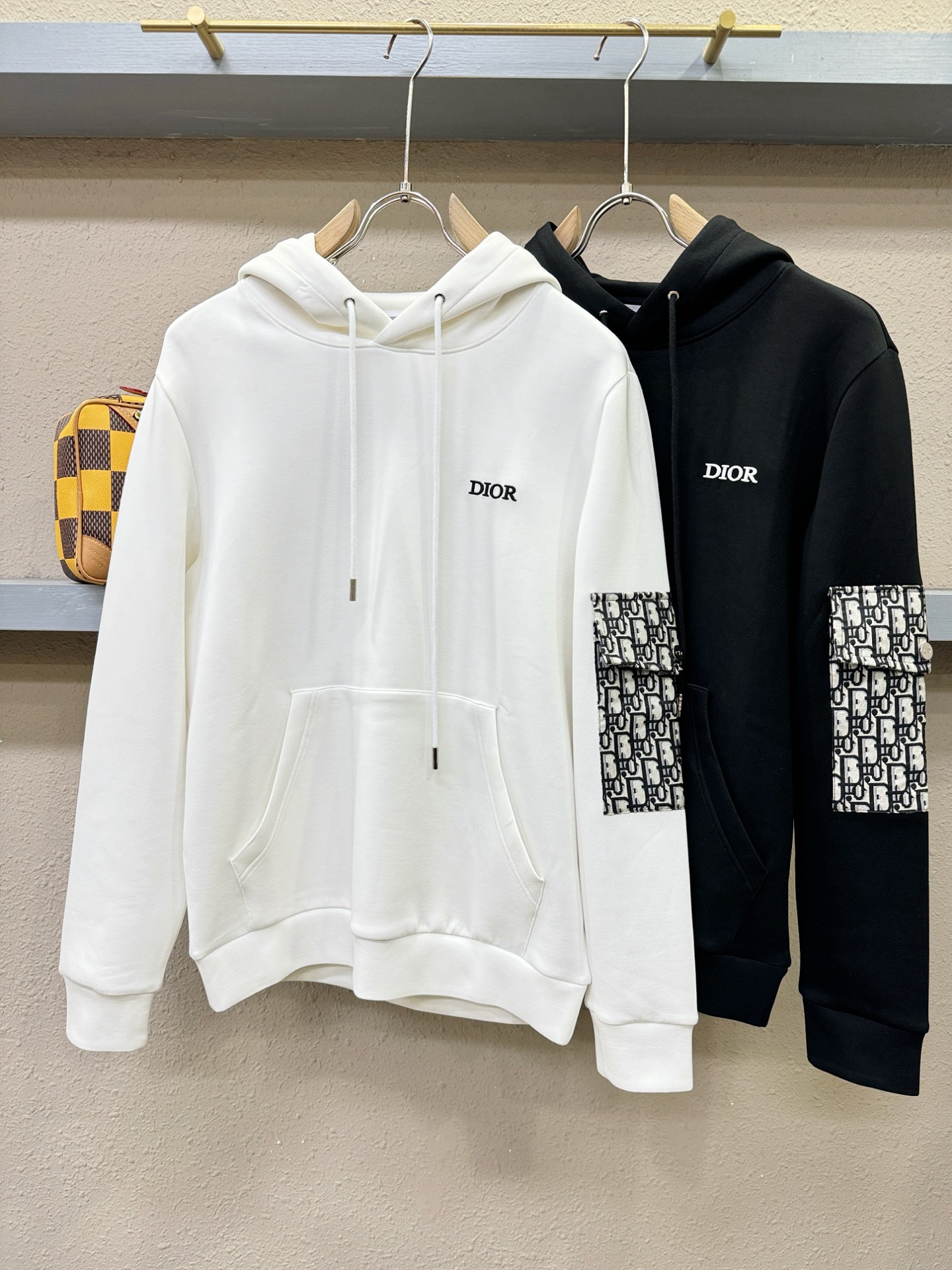 Dior迪奥 2026新品 专柜同步新款连帽卫衣，经典Logo设计，三标齐全，百搭款 官网同步发售 柔软细腻 亲肤感极高
