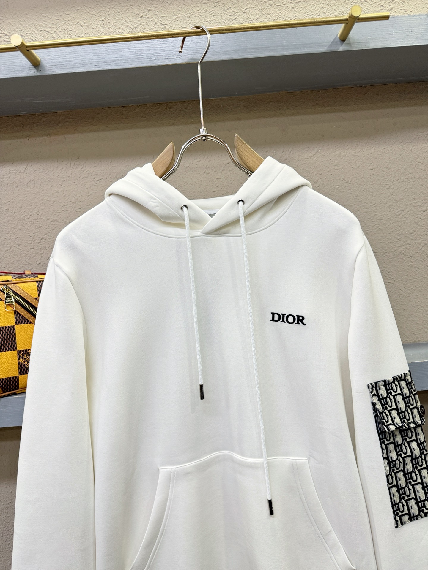 Dior迪奥 2026新品 专柜同步新款连帽卫衣，经典Logo设计，三标齐全，百搭款 官网同步发售 柔软细腻 亲肤感极高
