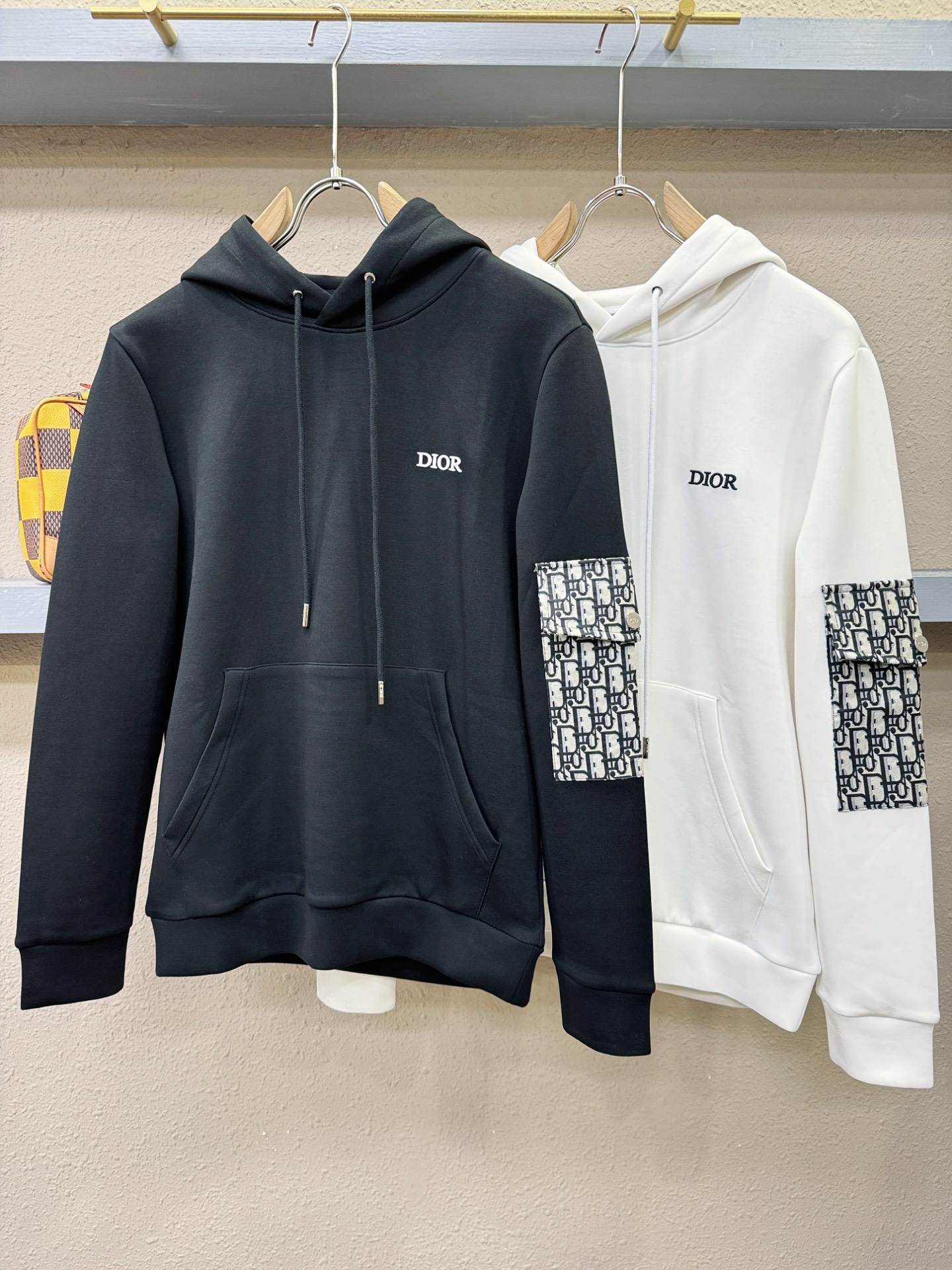 Dior迪奥 2026新品 专柜同步新款连帽卫衣，经典Logo设计，三标齐全，百搭款 官网同步发售 柔软细腻 亲肤感极高