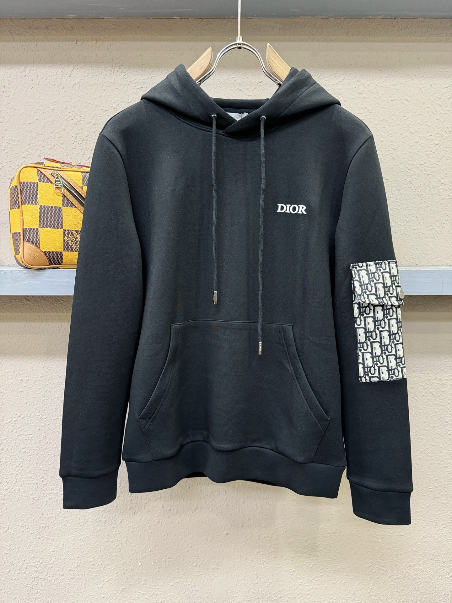Dior迪奥 2026新品 专柜同步新款连帽卫衣，经典Logo设计，三标齐全，百搭款 官网同步发售 柔软细腻 亲肤感极高