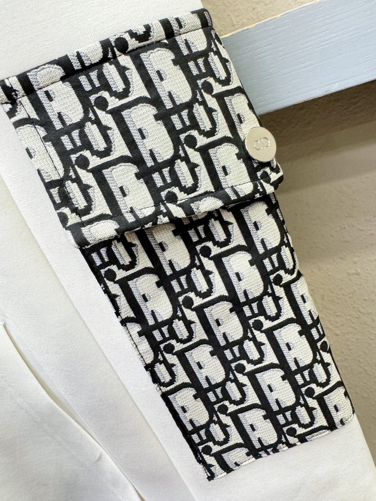 Dior迪奥 2026新品 专柜同步新款连帽卫衣，经典Logo设计，三标齐全，百搭款 官网同步发售 柔软细腻 亲肤感极高