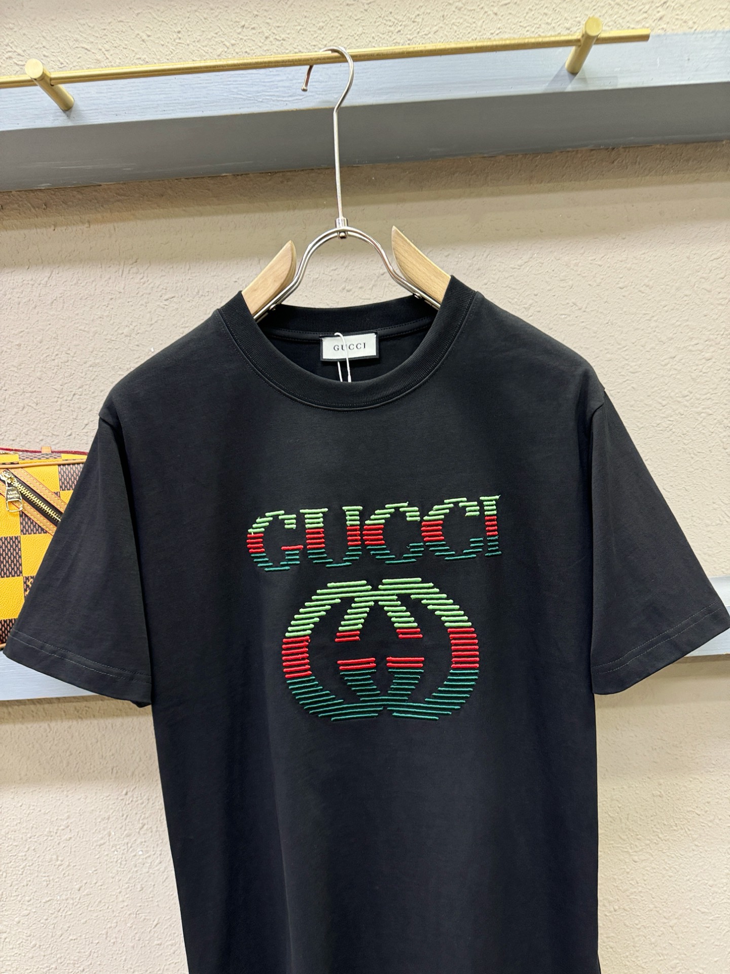 Gucci古奇 2026新款短袖T恤！男女同款！走秀图案时尚休闲短袖T恤衫！设计logo设计！极具设计精选客供面料，手感