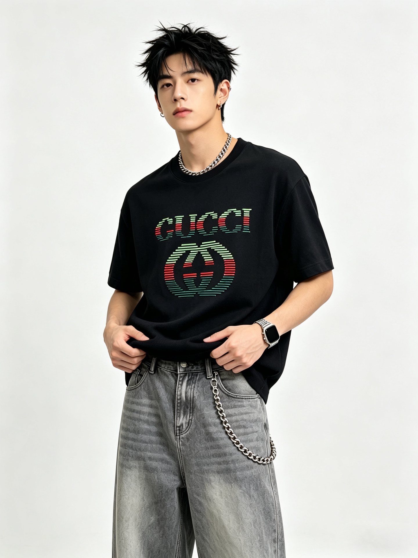 Gucci古奇 2026新款短袖T恤!男女同款!走秀图案时尚休闲短袖T恤衫!设计logo设计!极具设计精选客供面料,手感 Gucci古奇 2026新款短袖T恤!男女同款!走秀图案时尚休闲短袖T恤衫!设计logo设计!极具设计精选客供面料,手感