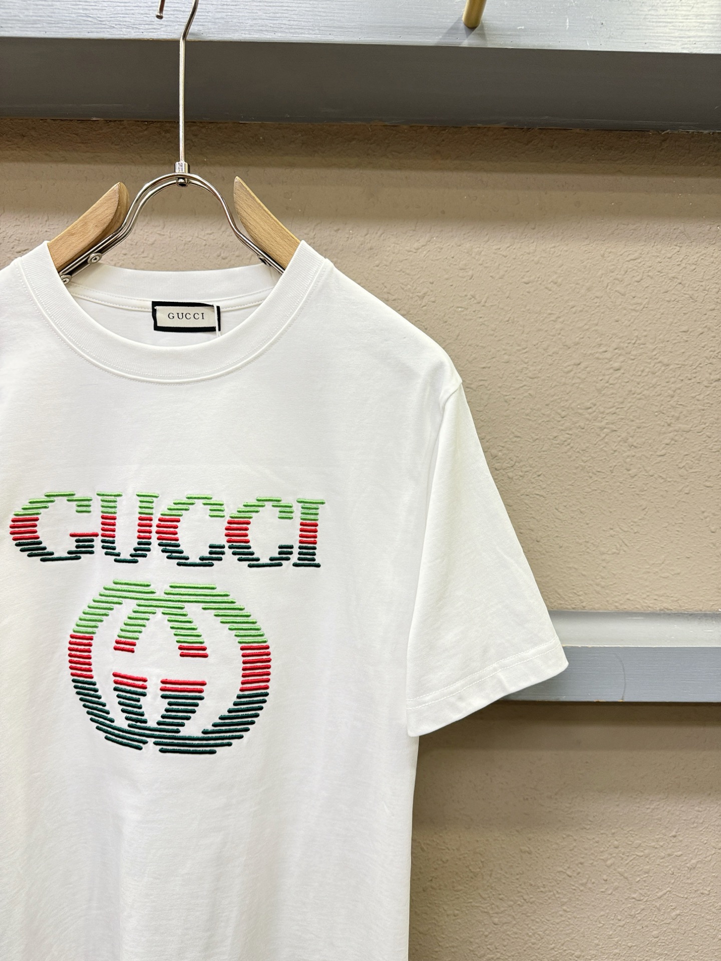 Gucci古奇 2026新款短袖T恤！男女同款！走秀图案时尚休闲短袖T恤衫！设计logo设计！极具设计精选客供面料，手感