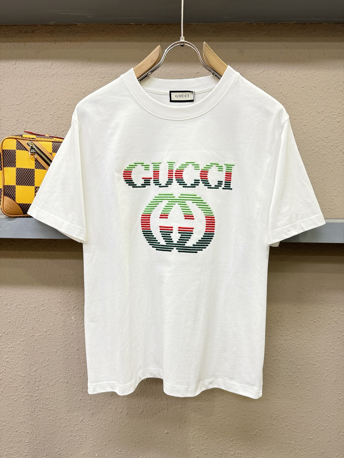 Gucci古奇 2026新款短袖T恤！男女同款！走秀图案时尚休闲短袖T恤衫！设计logo设计！极具设计精选客供面料，手感