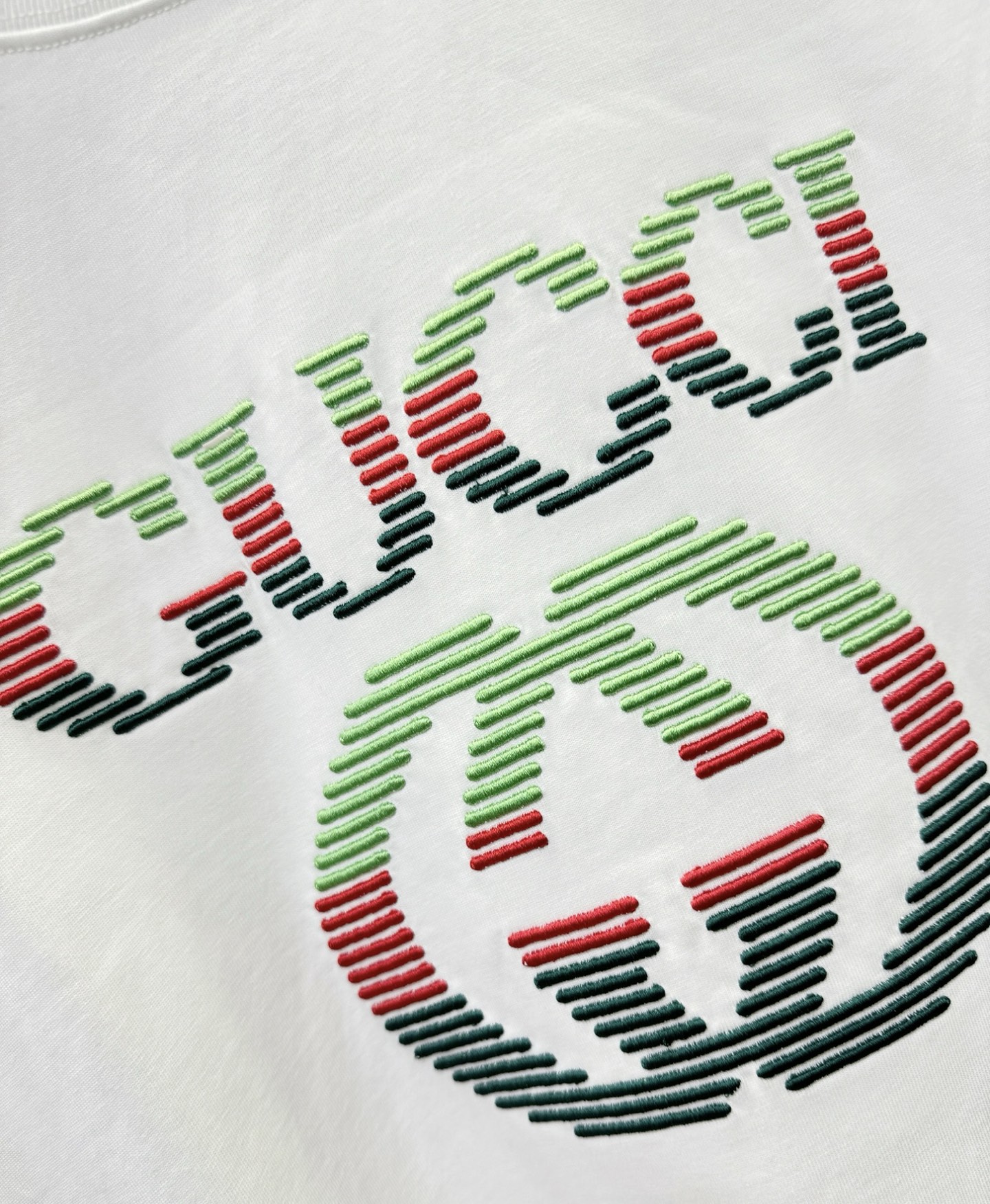 Gucci古奇 2026新款短袖T恤！男女同款！走秀图案时尚休闲短袖T恤衫！设计logo设计！极具设计精选客供面料，手感
