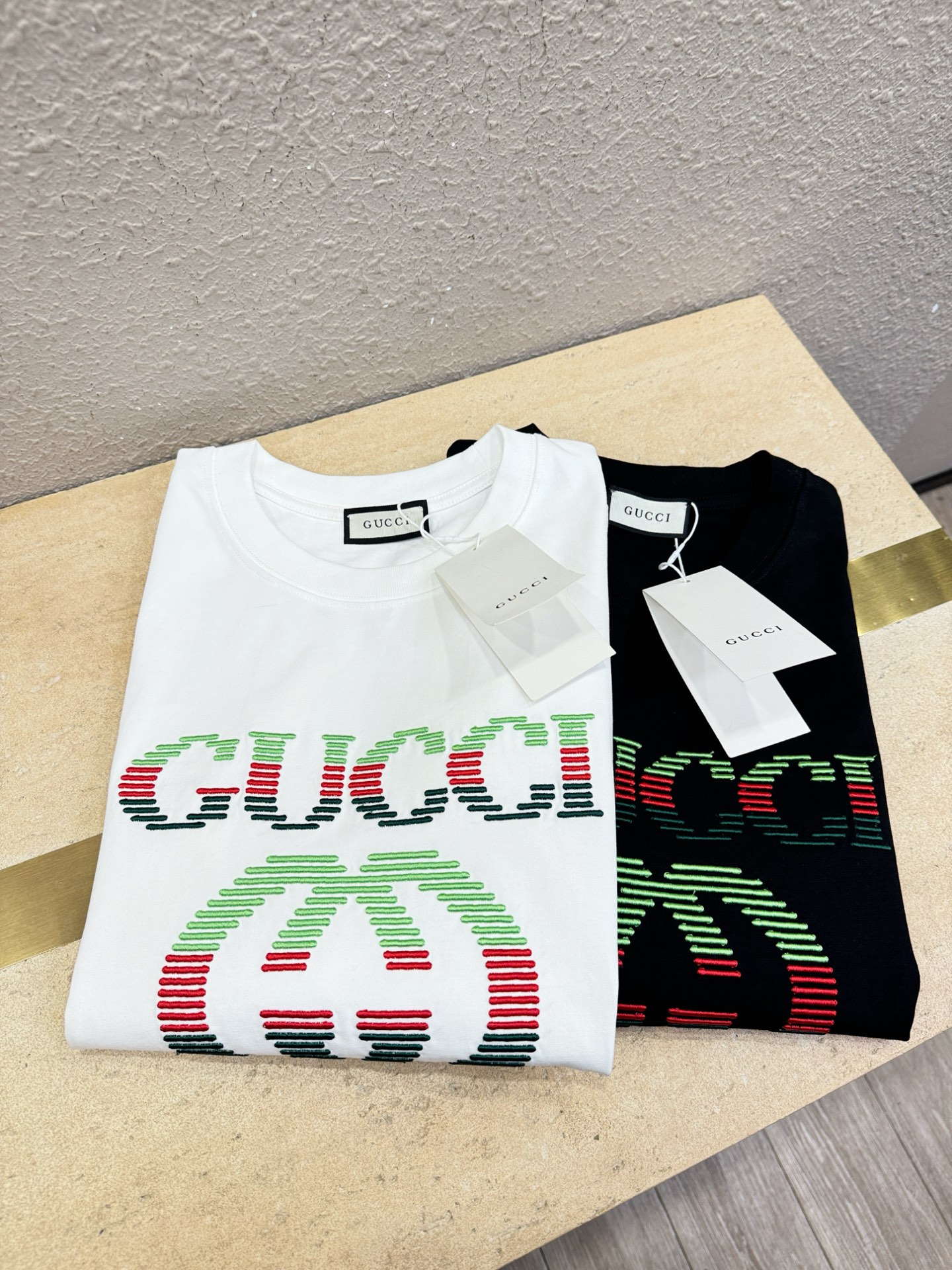 Gucci古奇 2026新款短袖T恤！男女同款！走秀图案时尚休闲短袖T恤衫！设计logo设计！极具设计精选客供面料，手感