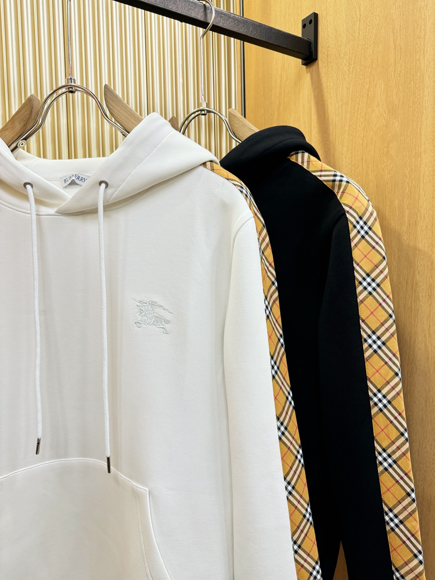 BURBERRY巴宝莉 2026新品 专柜同步新款连帽卫衣，经典Logo设计，三标齐全，百搭款 官网同步发售 柔软细腻 