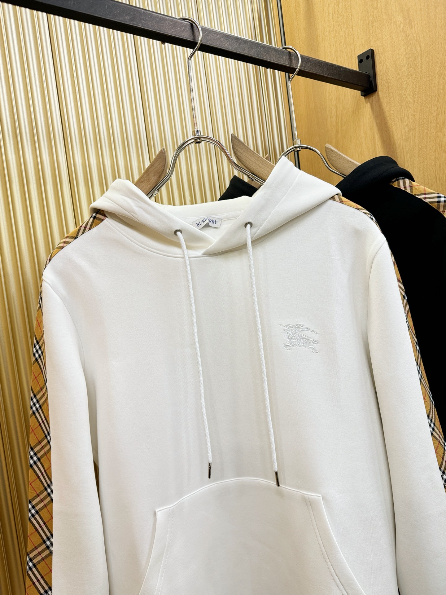 BURBERRY巴宝莉 2026新品 专柜同步新款连帽卫衣，经典Logo设计，三标齐全，百搭款 官网同步发售 柔软细腻 