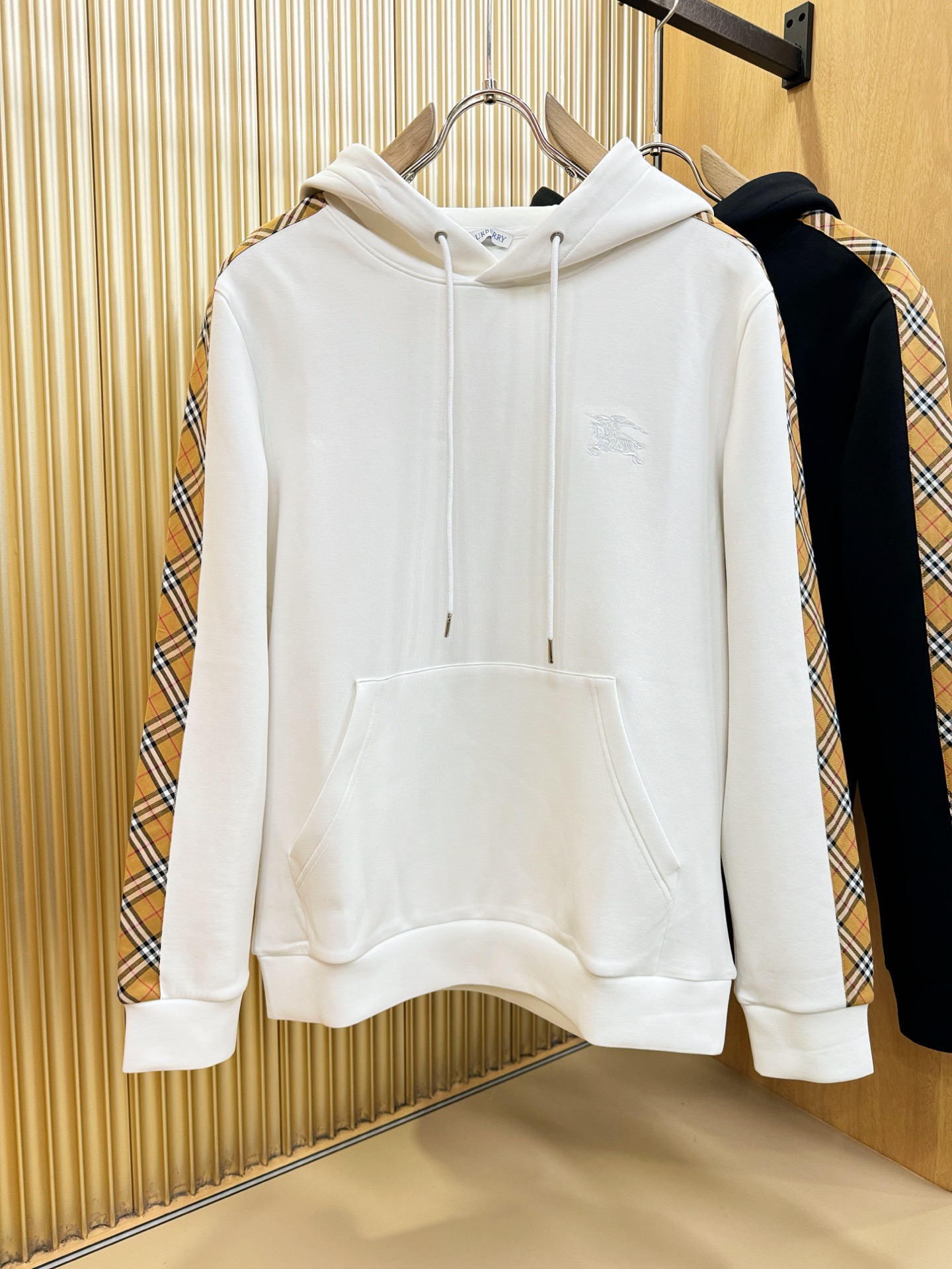BURBERRY巴宝莉 2026新品 专柜同步新款连帽卫衣，经典Logo设计，三标齐全，百搭款 官网同步发售 柔软细腻 