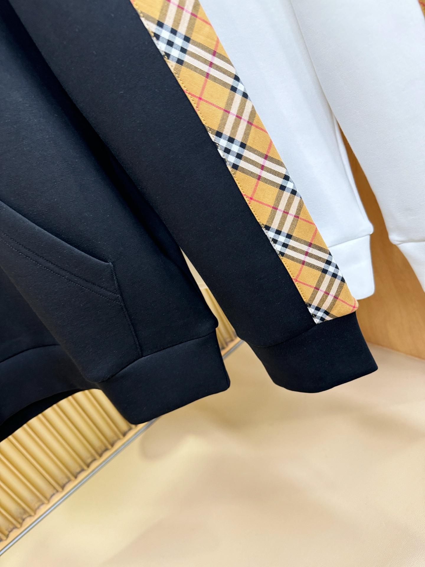 BURBERRY巴宝莉 2026新品 专柜同步新款连帽卫衣，经典Logo设计，三标齐全，百搭款 官网同步发售 柔软细腻 