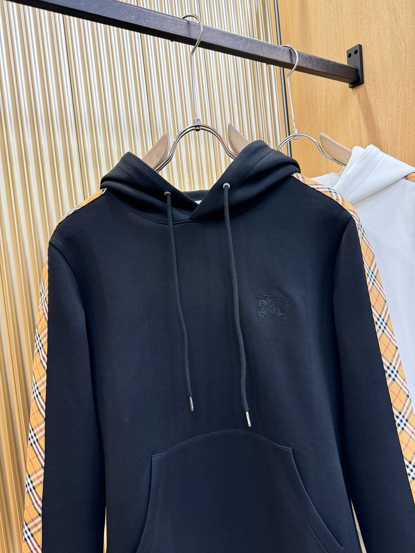 BURBERRY巴宝莉 2026新品 专柜同步新款连帽卫衣，经典Logo设计，三标齐全，百搭款 官网同步发售 柔软细腻 