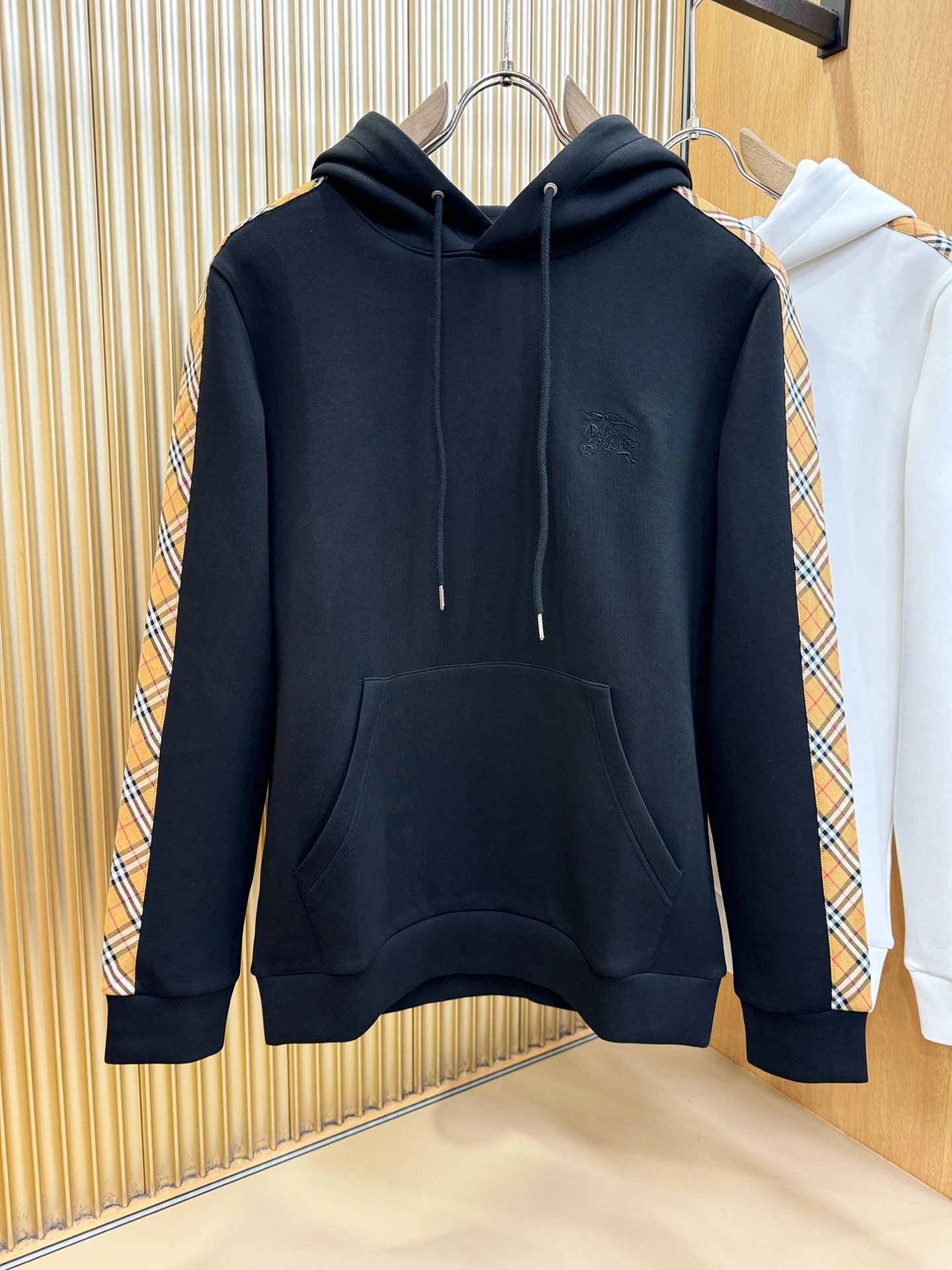 BURBERRY巴宝莉 2026新品 专柜同步新款连帽卫衣，经典Logo设计，三标齐全，百搭款 官网同步发售 柔软细腻 