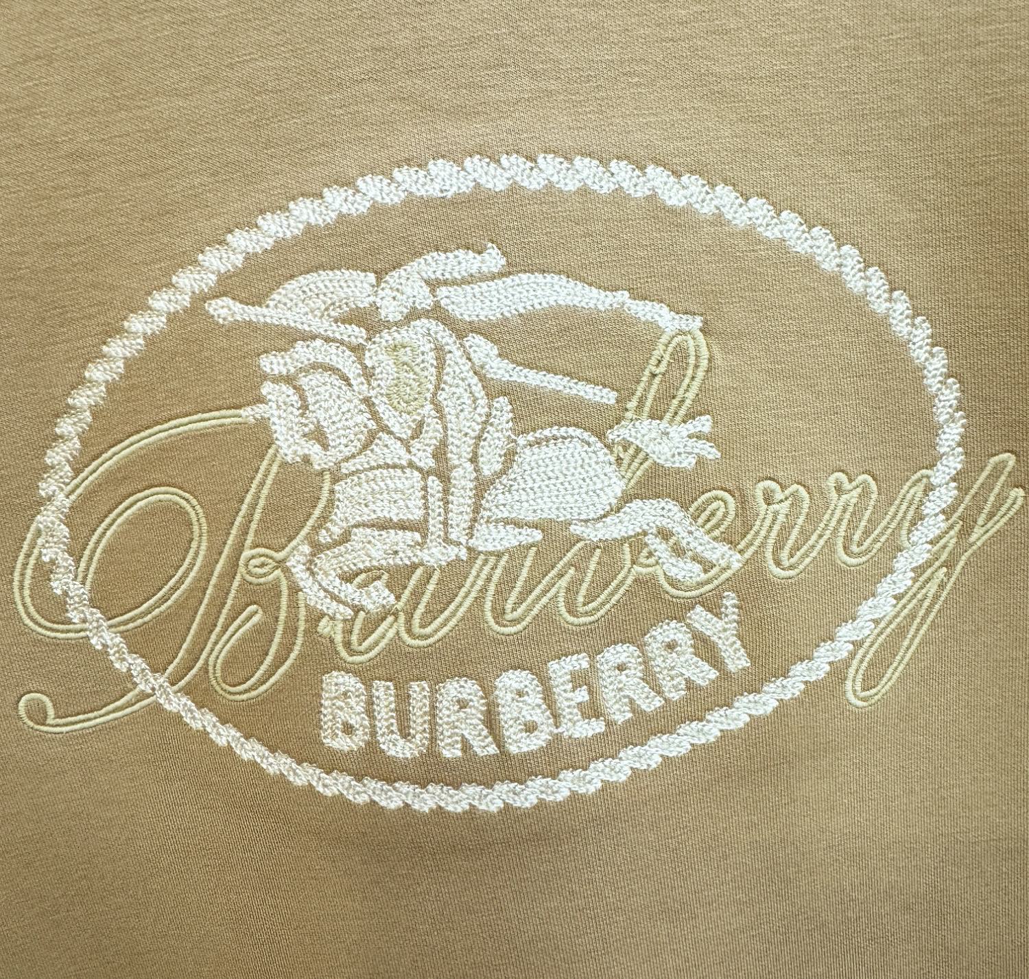 BURBERRY巴宝莉 2026新品 专柜同步新款连帽卫衣，经典Logo设计，三标齐全，百搭款 官网同步发售 柔软细腻 