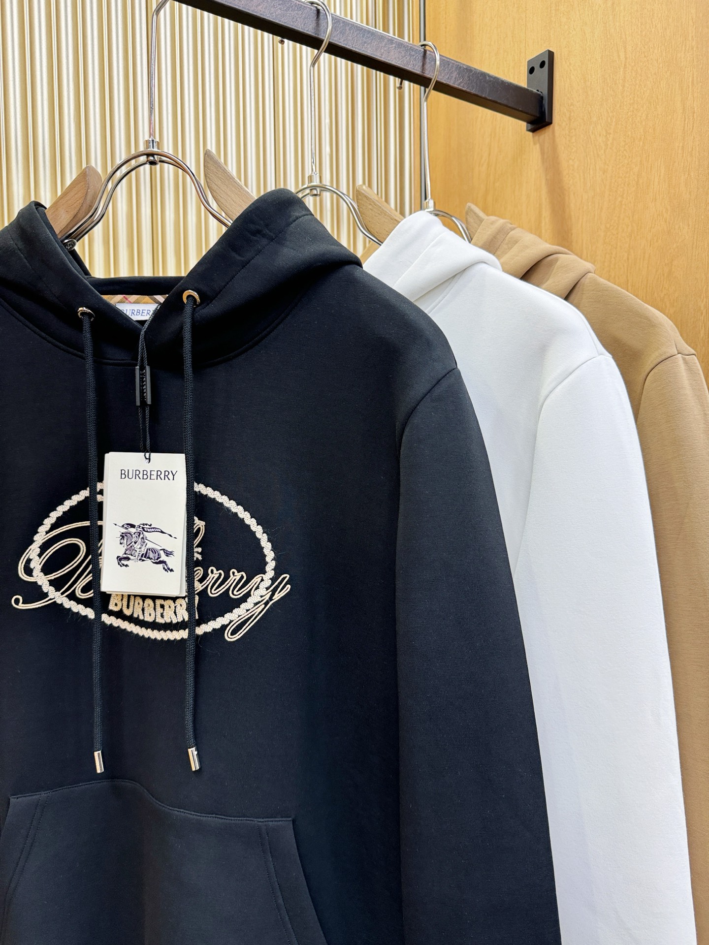 BURBERRY巴宝莉 2026新品 专柜同步新款连帽卫衣，经典Logo设计，三标齐全，百搭款 官网同步发售 柔软细腻 