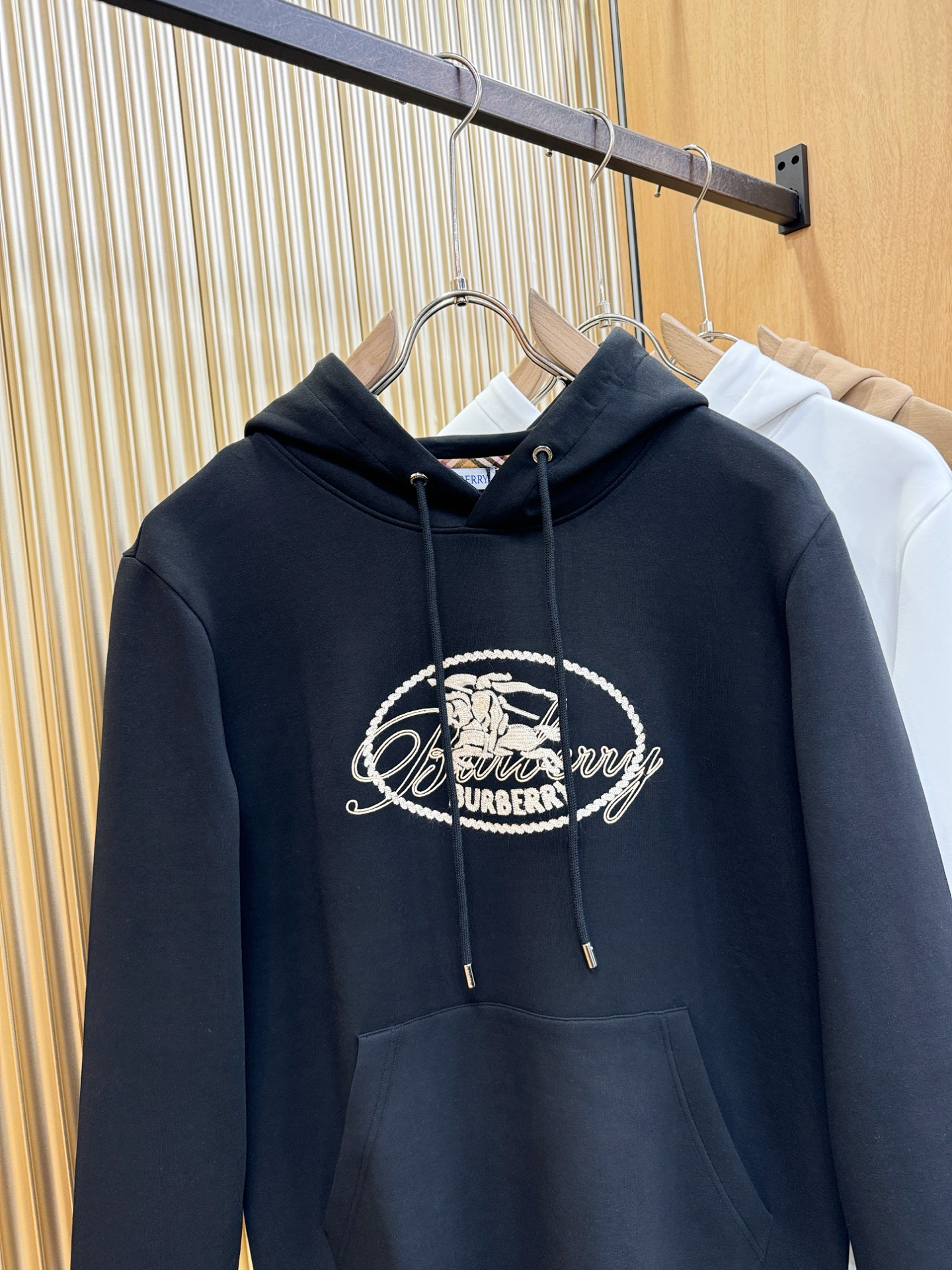 BURBERRY巴宝莉 2026新品 专柜同步新款连帽卫衣，经典Logo设计，三标齐全，百搭款 官网同步发售 柔软细腻 